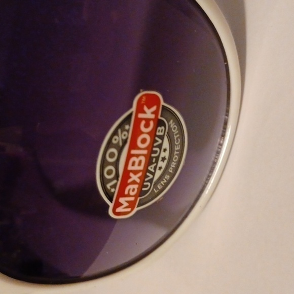 NWT - Foster Grant Luxury Fashion Sunglasses Trend - Picture 6 of 7